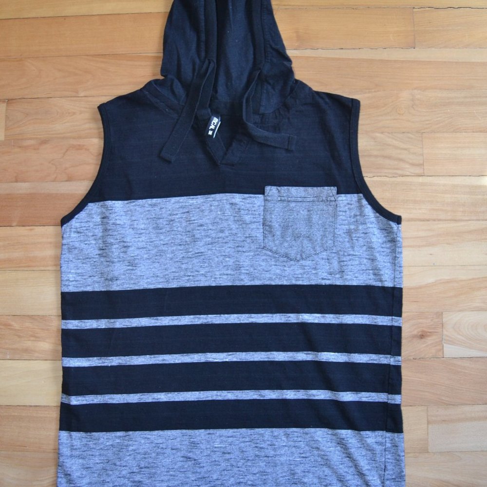 Vertical sleeveless hooded t shirt